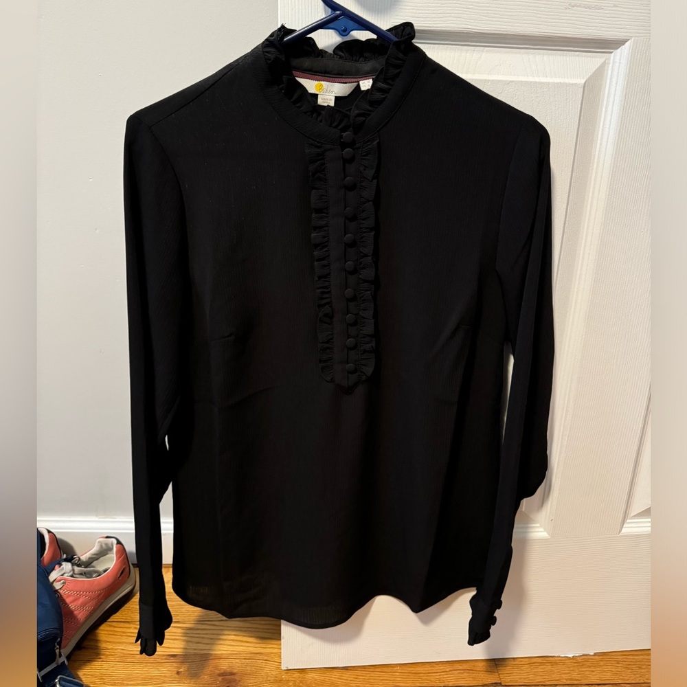 Never worn Women’s size 6 Boden blouse